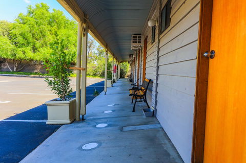 Country Roads Motor Inn Naracoorte - Accommodation Georgetown 21