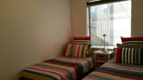 Acaill Accommodation Esplanade Living Self Check-In Self Check-Out - Accommodation Georgetown 25
