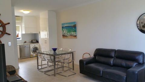 Acaill Accommodation Esplanade Living Self Check-In Self Check-Out - Accommodation Georgetown 2