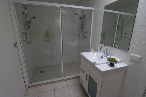 Linger Longer Vineyard - Accommodation Georgetown 9