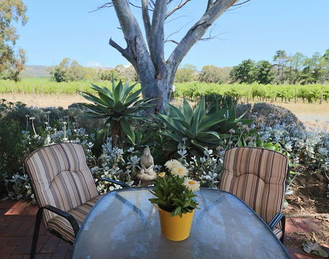 Linger Longer Vineyard - Accommodation Georgetown 0