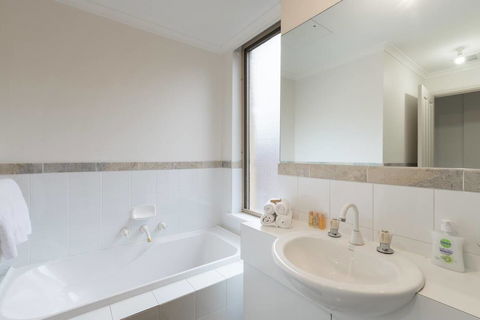 One Bedroom In Adelaideâ€™s East End FREE WIFI*Netflix*Parking - Accommodation Georgetown 11