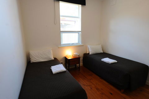 Glenelg Holiday Apartments-Ellis - Accommodation Georgetown 9