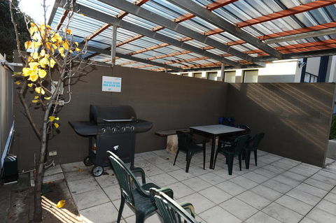 Glenelg Holiday Apartments-Ellis - Accommodation Georgetown 2