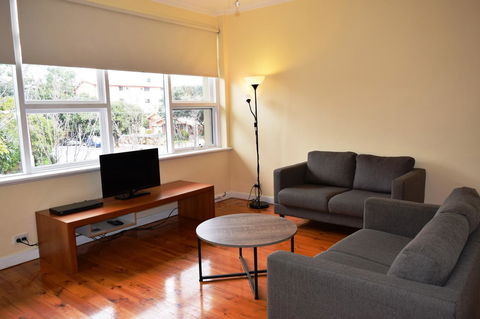 Glenelg Holiday Apartments-Ellis - Accommodation Georgetown 5