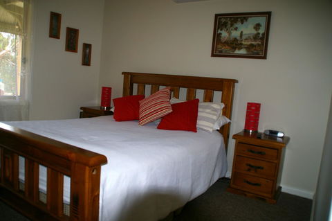 The Hakeas - Accommodation Georgetown 2