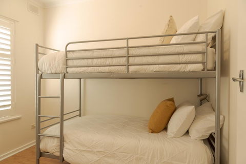 Henley Beach South, Amazing Views, Huge Private Balcony! - Accommodation Georgetown 8