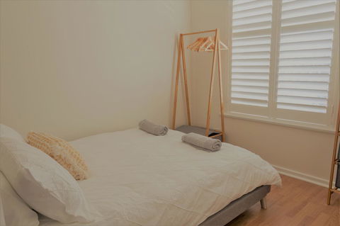 Henley Beach South, Amazing Views, Huge Private Balcony! - Accommodation Georgetown 4