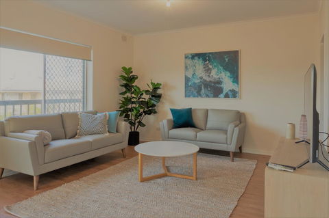 Henley Beach South, Amazing Views, Huge Private Balcony! - Accommodation Georgetown 2