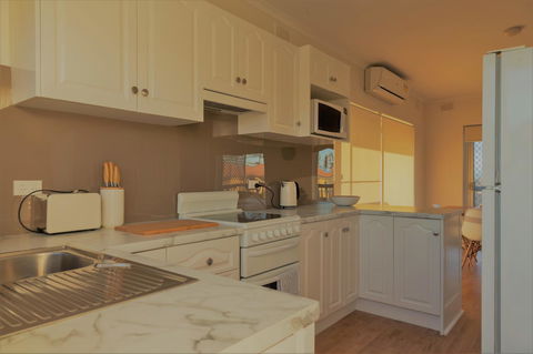 Henley Beach South, Amazing Views, Huge Private Balcony! - Accommodation Georgetown 16