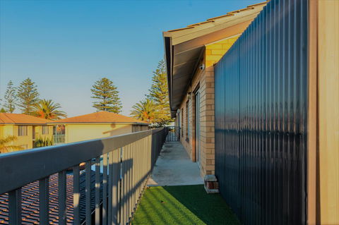 Henley Beach South, Amazing Views, Huge Private Balcony! - Accommodation Georgetown 19
