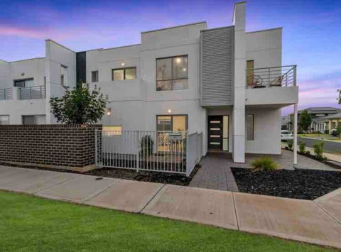 MODERN SPACIOUS 3 BR HOME - NEAR BEACH & AIRPORT - Accommodation Georgetown 0