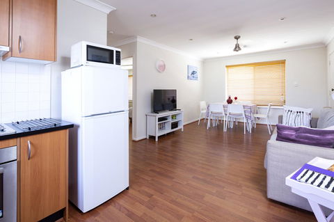 Aurora Holiday Apartment @West Beach - Accommodation Georgetown 1