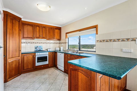 Rocks Retreat House With Sea Views - Accommodation Georgetown 10