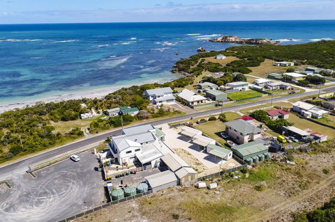 Rocks Retreat House With Sea Views - Accommodation Georgetown 17