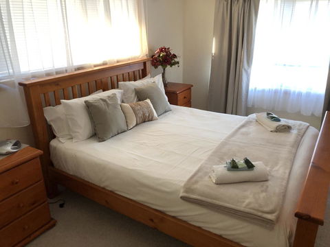Rocks Retreat House With Sea Views - Accommodation Georgetown 2