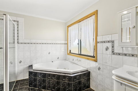 Rocks Retreat House With Sea Views - Accommodation Georgetown 12