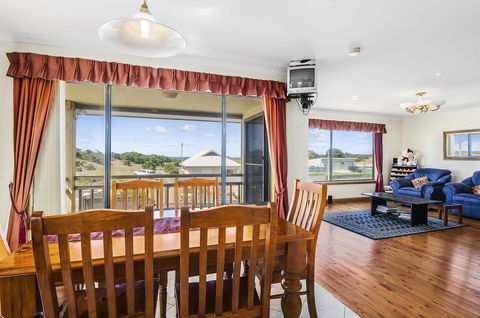 Rocks Retreat House With Sea Views - Accommodation Georgetown 14
