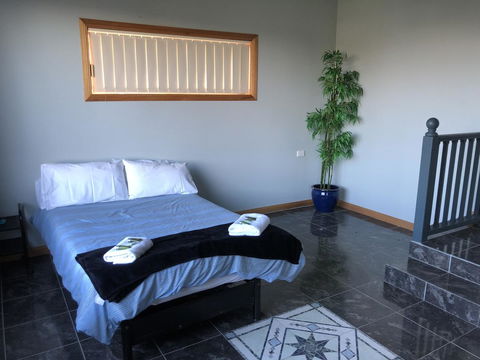 Rocks Retreat House With Sea Views - Accommodation Georgetown 4