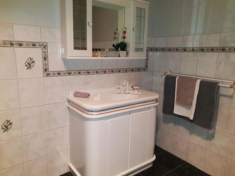 Rocks Retreat House With Sea Views - Accommodation Georgetown 15