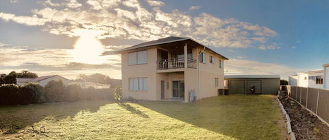 Rocks Retreat House With Sea Views - Accommodation Georgetown 5