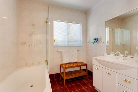 Cottesloe Beach House I - Accommodation Georgetown 4