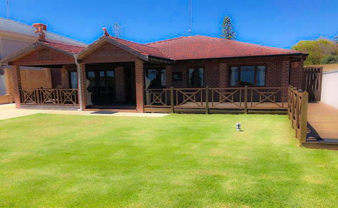 The Compass Beach House - Accommodation Georgetown 6