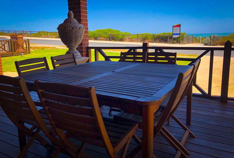 The Compass Beach House - Accommodation Georgetown 1