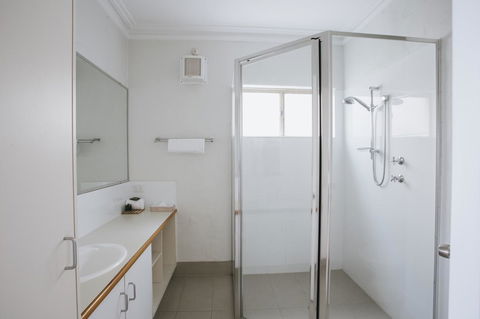 Canal Rocks Beachfront Apartments - Accommodation Georgetown 34