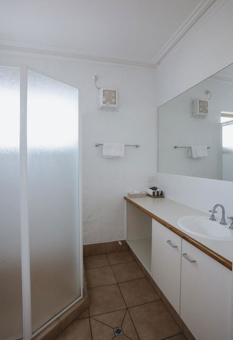 Canal Rocks Beachfront Apartments - Accommodation Georgetown 6