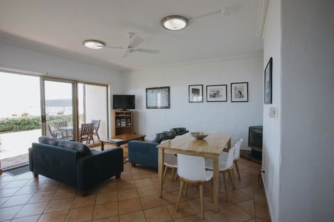 Canal Rocks Beachfront Apartments - Accommodation Georgetown 8