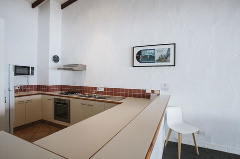 Canal Rocks Beachfront Apartments - Accommodation Georgetown 25