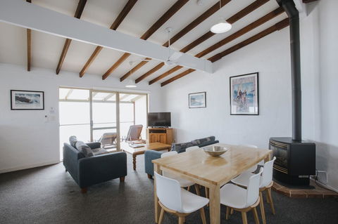 Canal Rocks Beachfront Apartments - Accommodation Georgetown 22