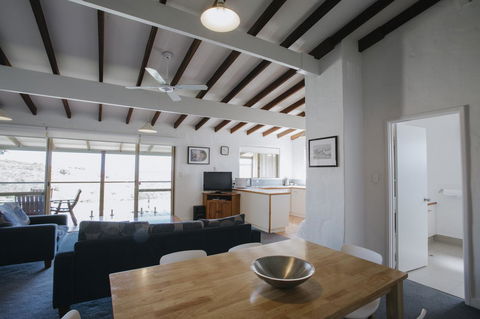 Canal Rocks Beachfront Apartments - Accommodation Georgetown 16