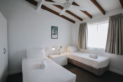 Canal Rocks Beachfront Apartments - Accommodation Georgetown 17