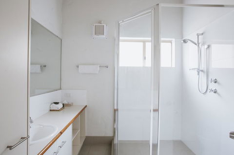 Canal Rocks Beachfront Apartments - Accommodation Georgetown 1