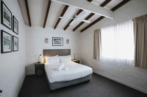 Canal Rocks Beachfront Apartments - Accommodation Georgetown 3