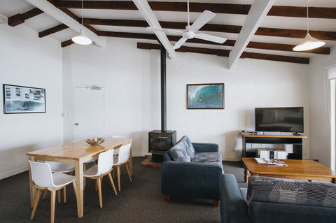 Canal Rocks Beachfront Apartments - Accommodation Georgetown 2