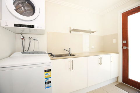 Calming Waters - Pet Friendly - Community Pool - Accommodation Georgetown 24