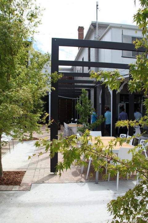 Crossroads Hotel - Accommodation Georgetown 0