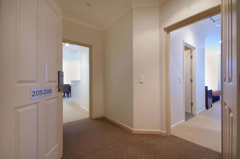 Macquarie Waters Boutique Apartment Hotel - Accommodation Georgetown 7