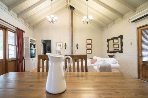 Thistle Hill Guesthouse - Walk To Many Wineries And Restaurants - Accommodation Georgetown 30