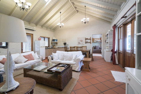 Thistle Hill Guesthouse - Walk To Many Wineries And Restaurants - Accommodation Georgetown 34