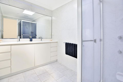 Neptune I Absolute Beachfront I Stunning Views - Accommodation Georgetown 20