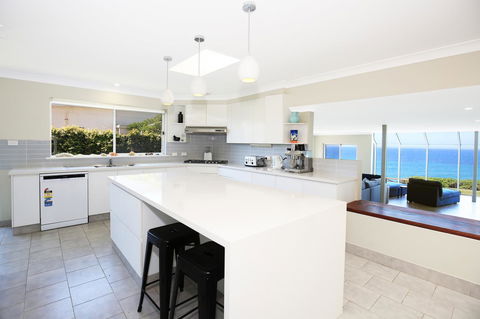 Neptune I Absolute Beachfront I Stunning Views - Accommodation Georgetown 10