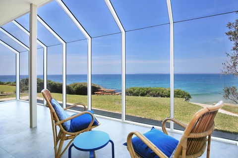 Neptune I Absolute Beachfront I Stunning Views - Accommodation Georgetown 1