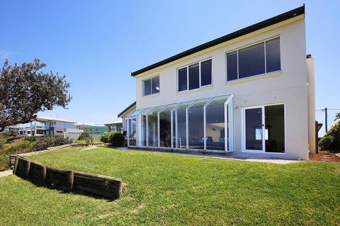 Neptune I Absolute Beachfront I Stunning Views - Accommodation Georgetown 26