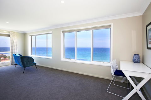 Neptune I Absolute Beachfront I Stunning Views - Accommodation Georgetown 12