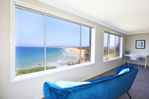 Neptune I Absolute Beachfront I Stunning Views - Accommodation Georgetown 13