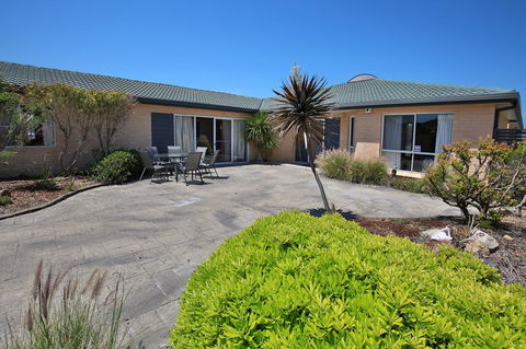 Neptune I Absolute Beachfront I Stunning Views - Accommodation Georgetown 30